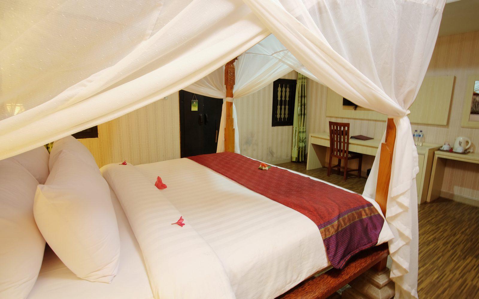 Puri Saron Senggigi Hotel Экстерьер фото