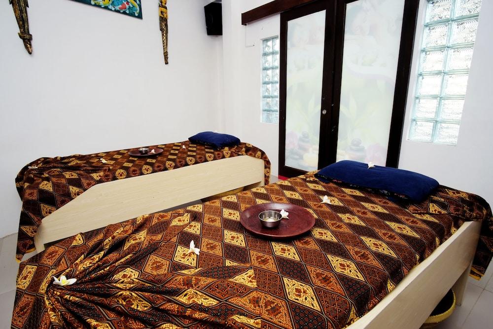 Puri Saron Senggigi Hotel Экстерьер фото