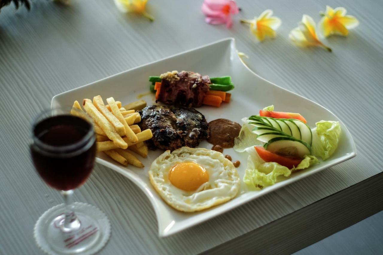 Puri Saron Senggigi Hotel Экстерьер фото